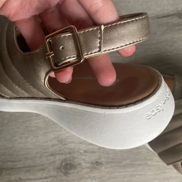 NWOT Easy Spirit Erin Comfort Casual Sandals Gold Metallic - Picture 9 of 9